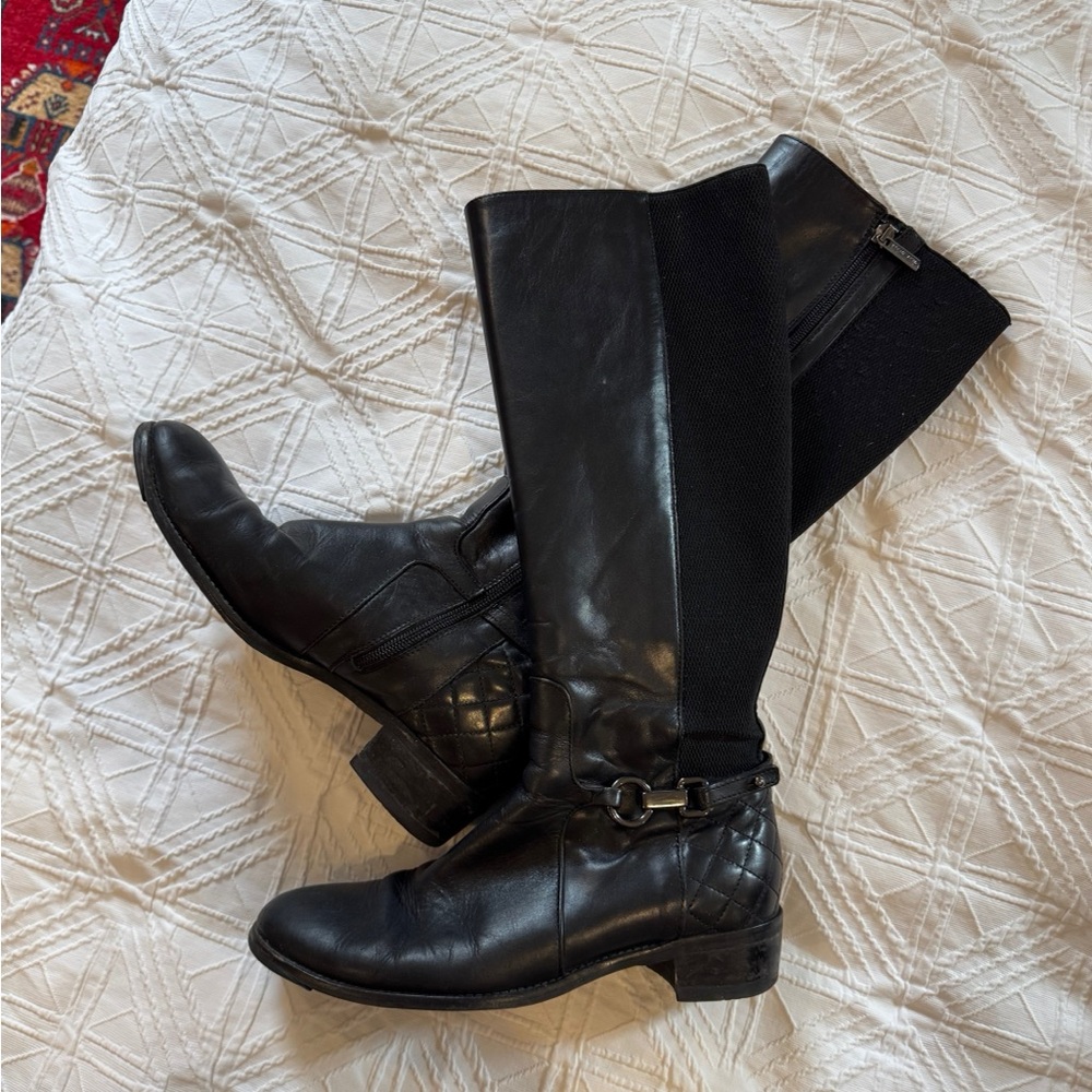 Elegant Black Leather Boots with Quilted Design
